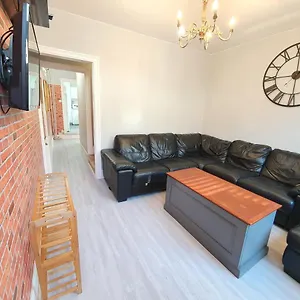 Victorian Home, 3br, Airport, M1, 6 Beds, Sleeps 12 Holiday home Luton (Bedfordshire)