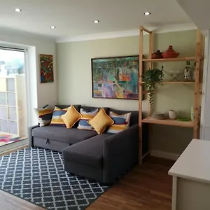 Holiday home Spacious Townhouse With Sea Views Near Cardiff, Barry