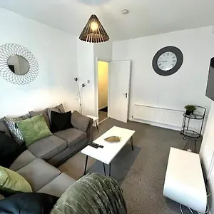 Apartment Spacious Two Bedroom Flat In, Barry
