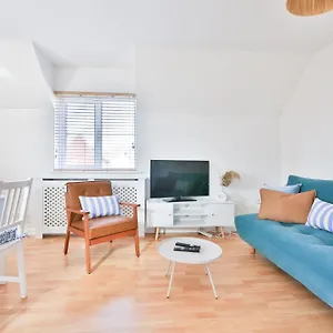 Apartment Stayright 2 Bed Beach House With Private Parking- Next To Beach And Jackson Bay, Barry